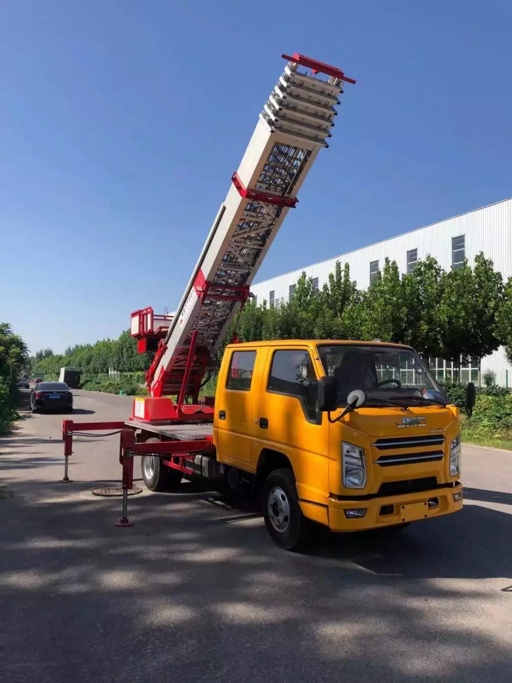 湖口县附近的云梯车出租服务：轻松解决高空作业需求